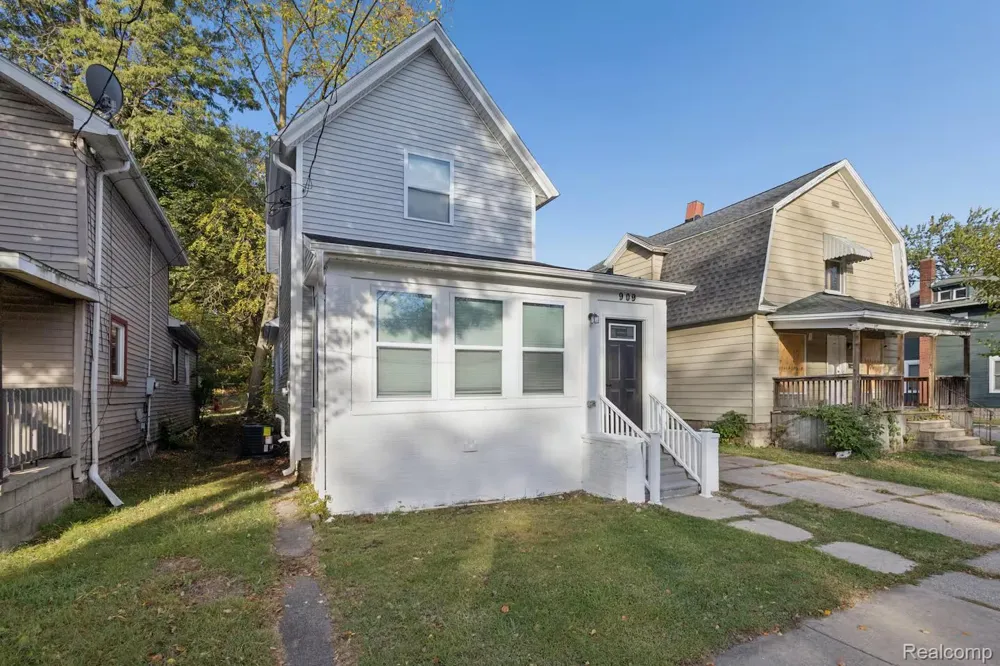 909 Pine Street Lansing City, MI 48906