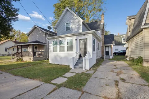 909 Pine Street
