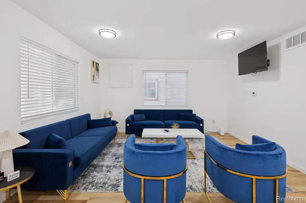 909 Pine Street Lansing City, MI 48906