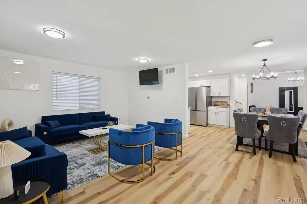 909 Pine Street Lansing City, MI 48906