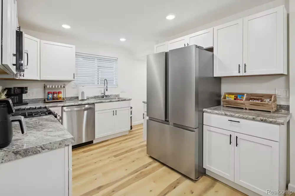 909 Pine Street Lansing City, MI 48906