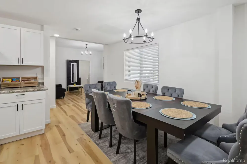 909 Pine Street Lansing City, MI 48906