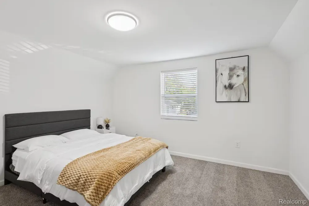 909 Pine Street Lansing City, MI 48906