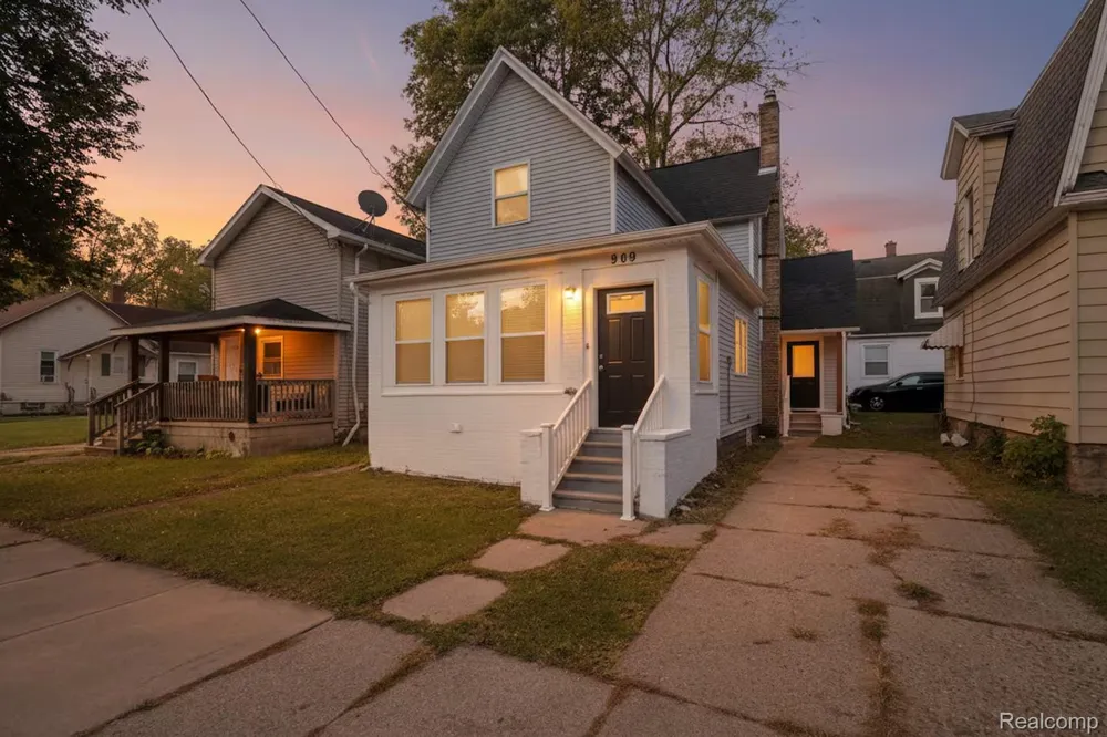 909 Pine Street Lansing City, MI 48906