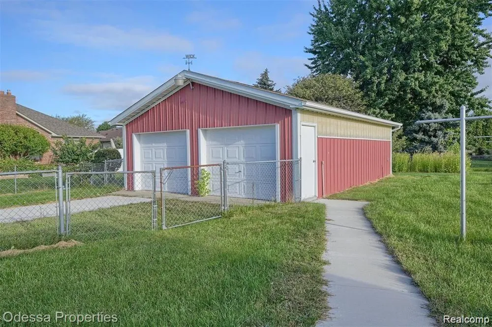 16185 24 MILE ROAD Macomb Township, MI 48042