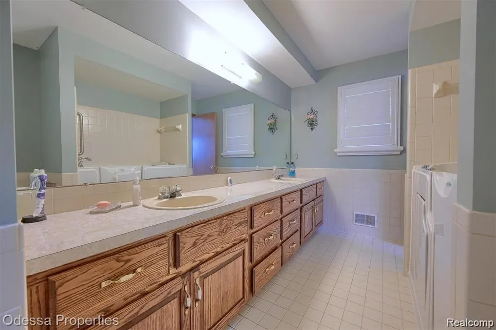 16185 24 MILE ROAD Macomb Township, MI 48042