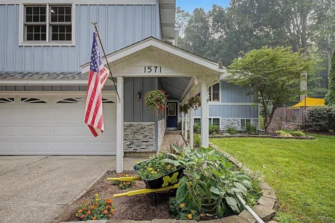 1571 Waukazoo Drive