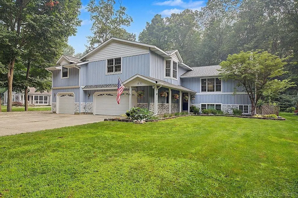 1571 Waukazoo Drive Park Township, MI 49424