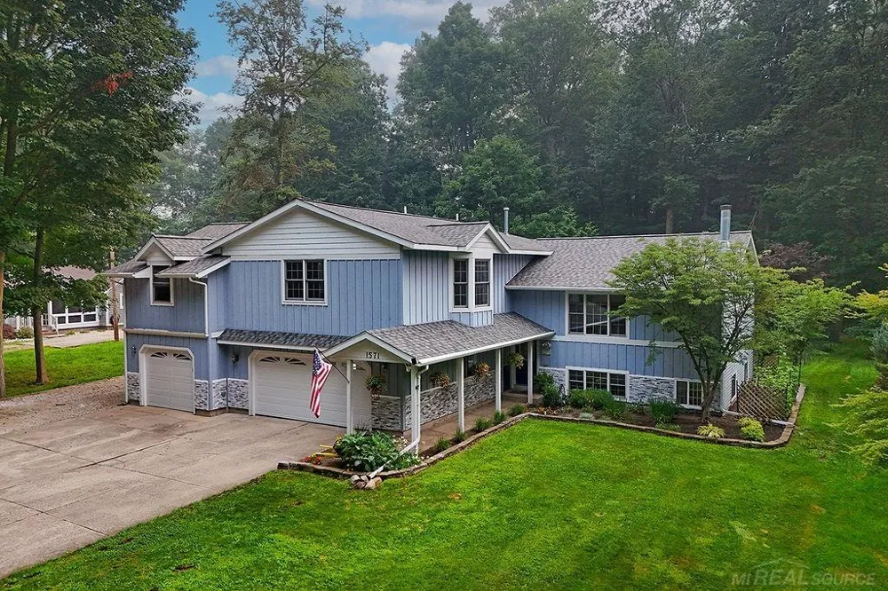 1571 Waukazoo Drive Park Township, MI 49424