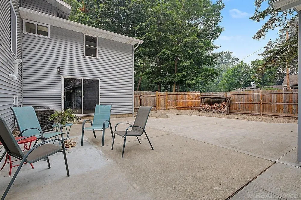 1571 Waukazoo Drive Park Township, MI 49424