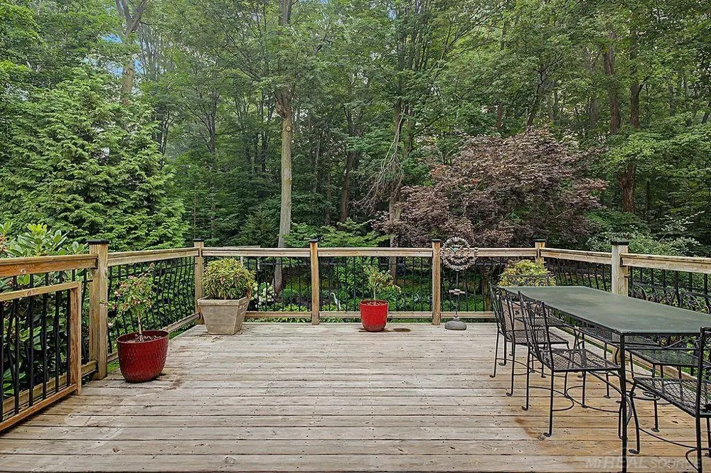 1571 Waukazoo Drive Park Township, MI 49424