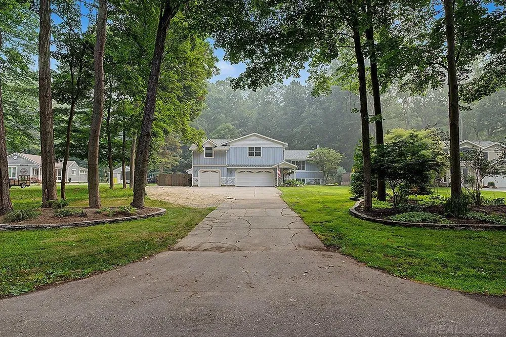 1571 Waukazoo Drive Park Township, MI 49424