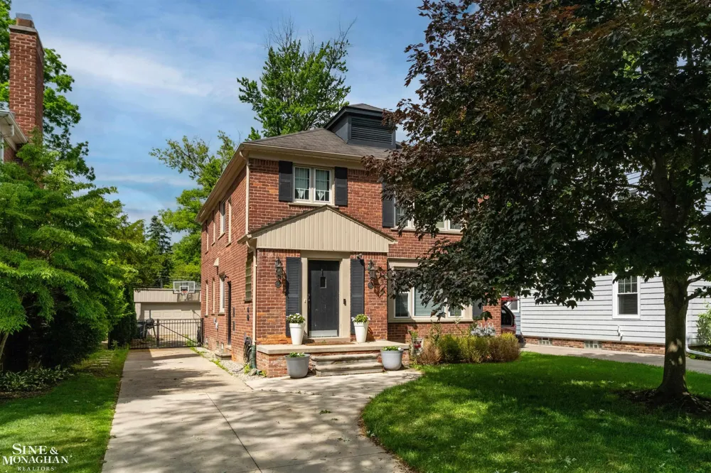 Saint Clair Avenue Grosse Pointe City, MI 48230