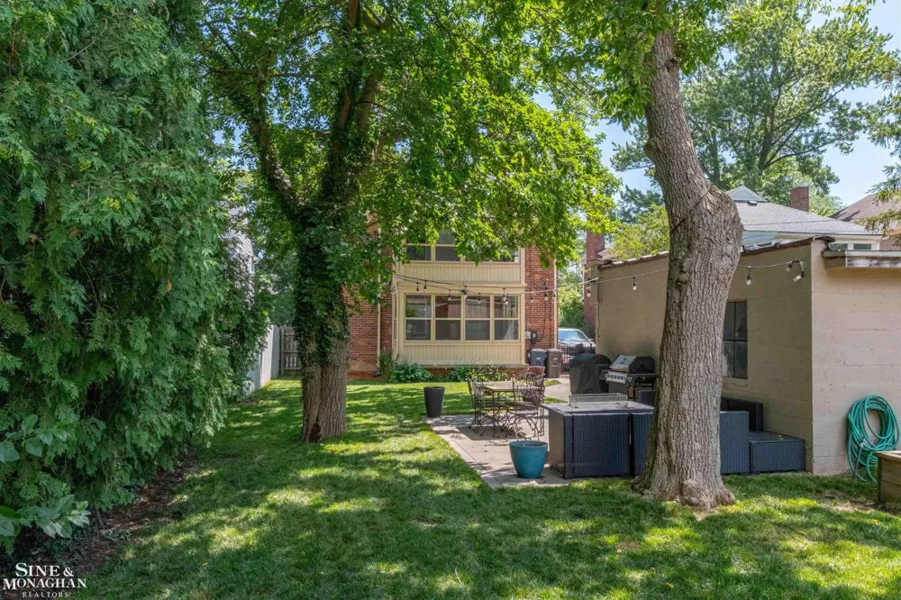 Saint Clair Avenue Grosse Pointe City, MI 48230