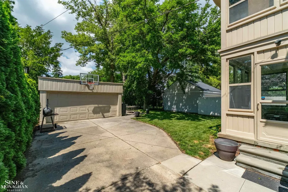 Saint Clair Avenue Grosse Pointe City, MI 48230