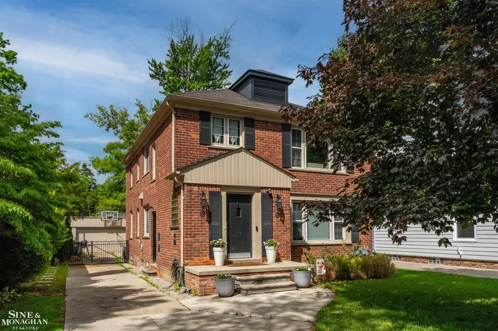 Saint Clair Avenue Grosse Pointe City, MI 48230