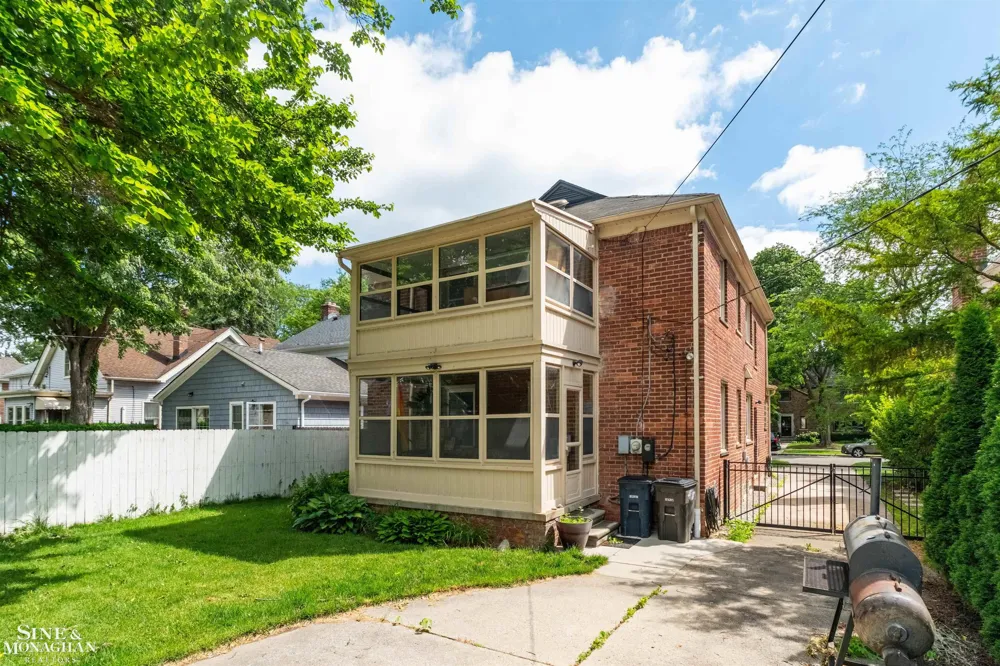 Saint Clair Avenue Grosse Pointe City, MI 48230