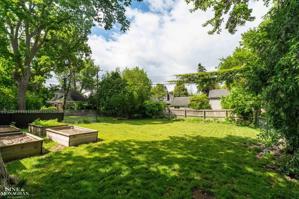 Saint Clair Avenue Grosse Pointe City, MI 48230