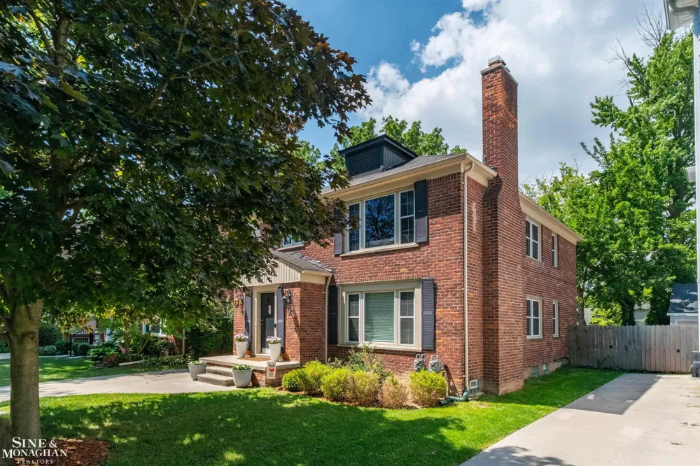 Saint Clair Avenue Grosse Pointe City, MI 48230