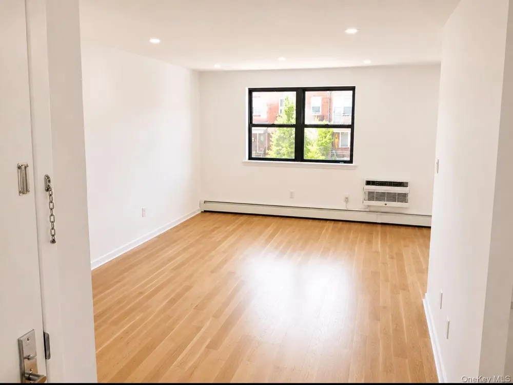 2805 21st Avenue Astoria, NY 11105