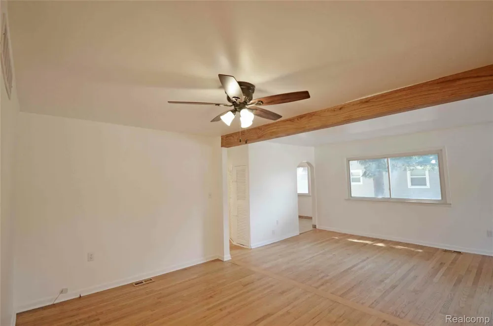 26550 Oakland Street Roseville City, MI 48066