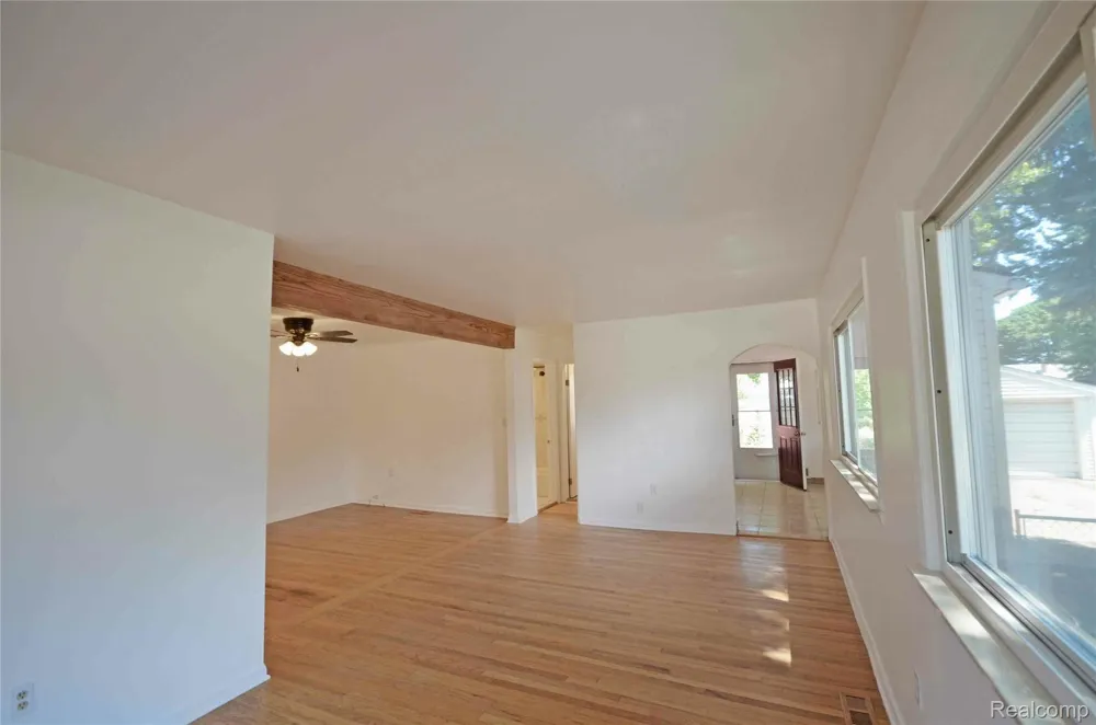 26550 Oakland Street Roseville City, MI 48066