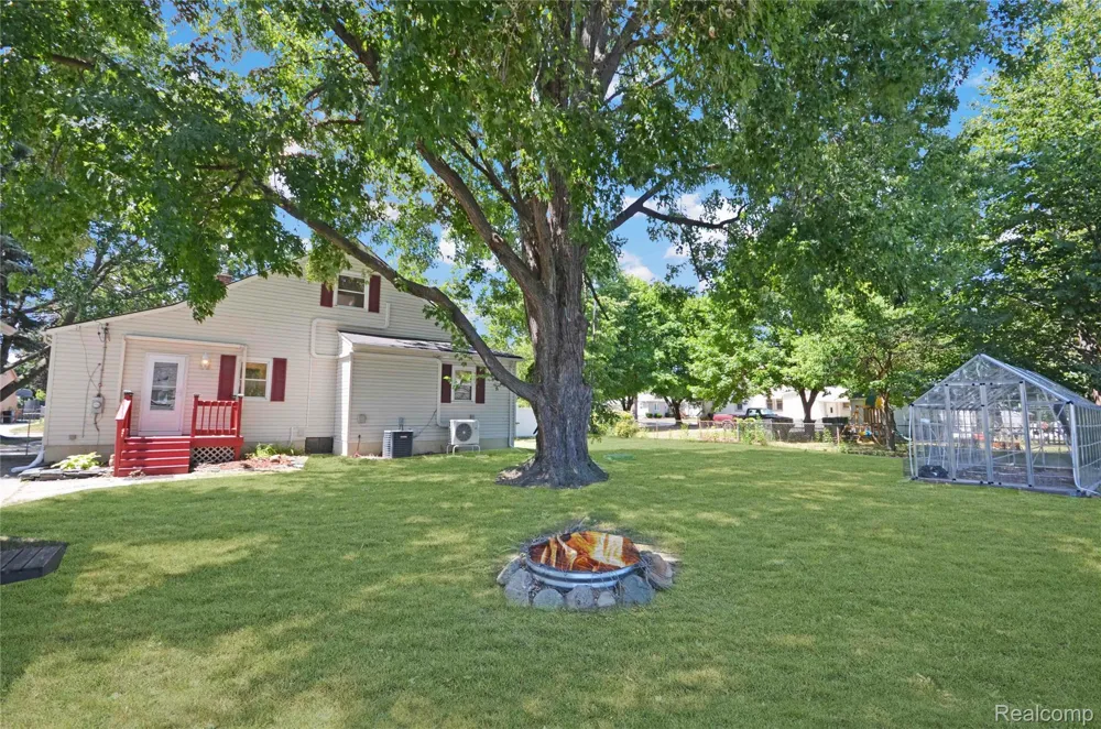 26550 Oakland Street Roseville City, MI 48066