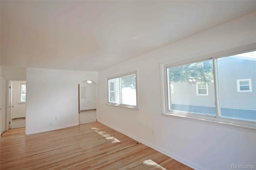 26550 Oakland Street Roseville City, MI 48066