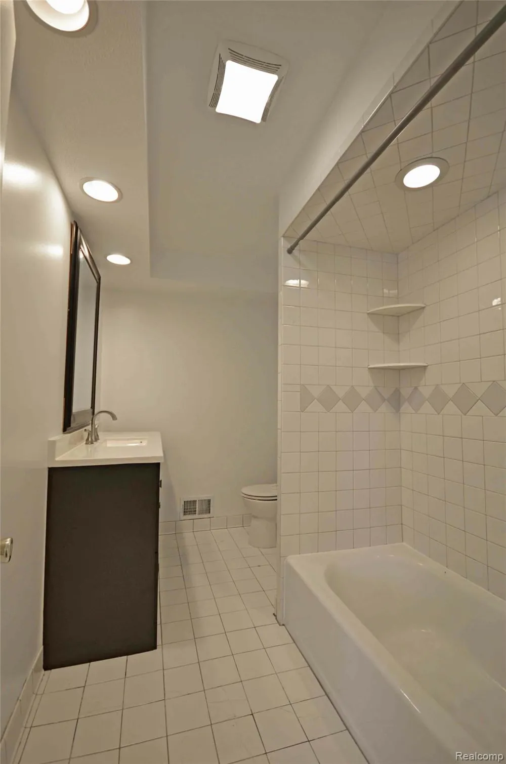 26550 Oakland Street Roseville City, MI 48066