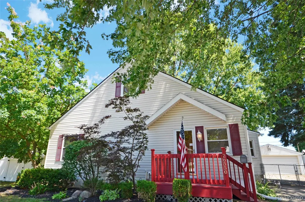 26550 Oakland Street Roseville City, MI 48066
