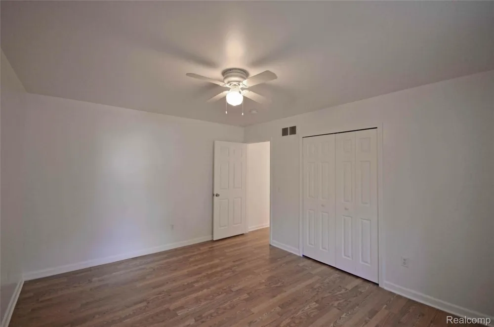 26550 Oakland Street Roseville City, MI 48066