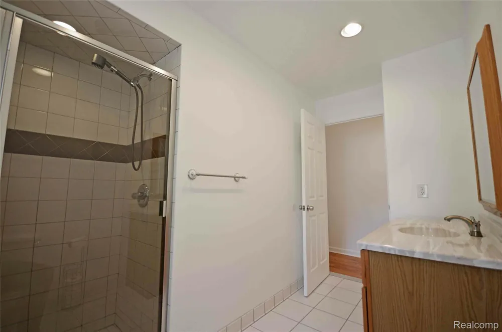 26550 Oakland Street Roseville City, MI 48066