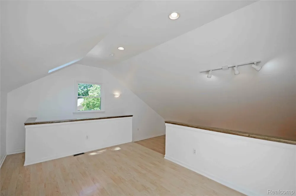 26550 Oakland Street Roseville City, MI 48066