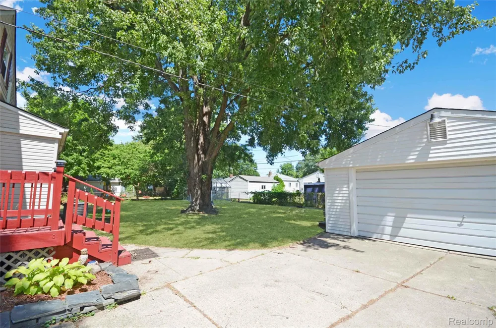 26550 Oakland Street Roseville City, MI 48066