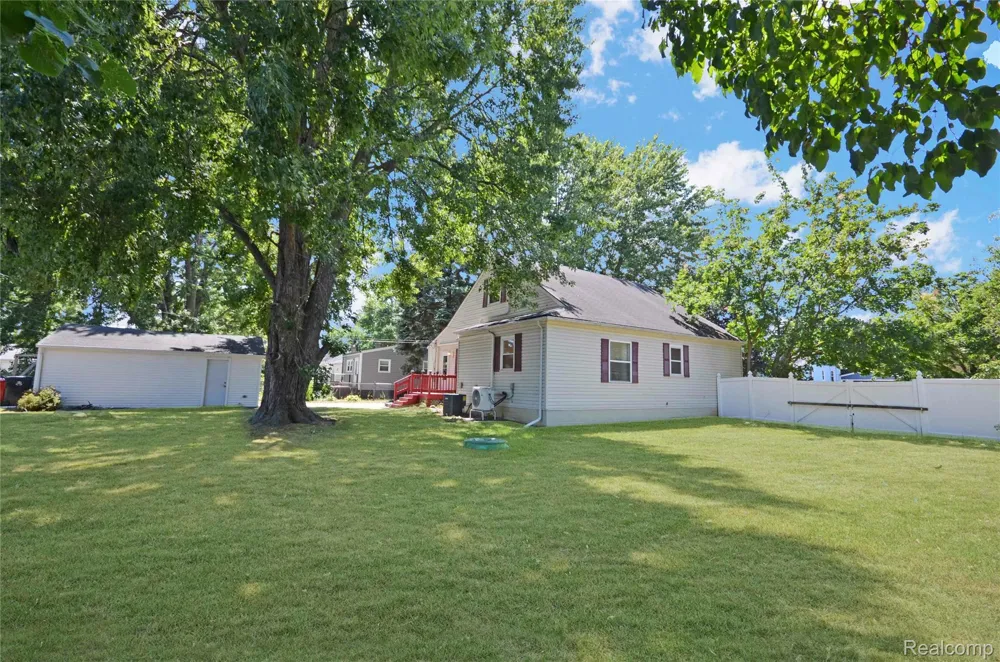 26550 Oakland Street Roseville City, MI 48066