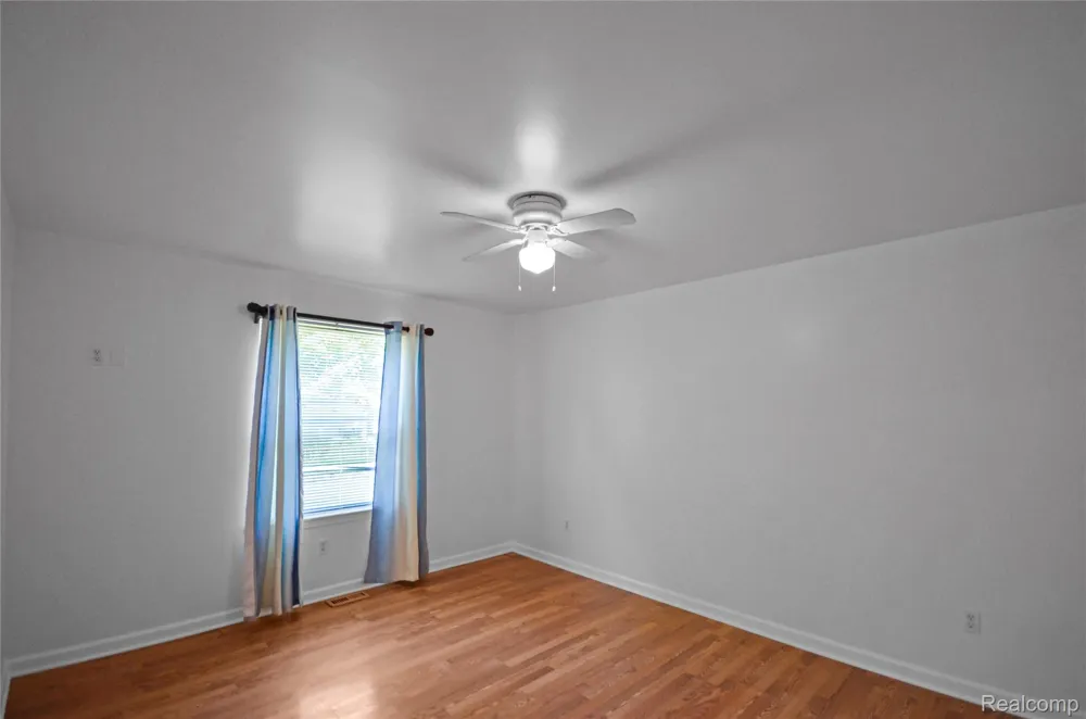 26550 Oakland Street Roseville City, MI 48066