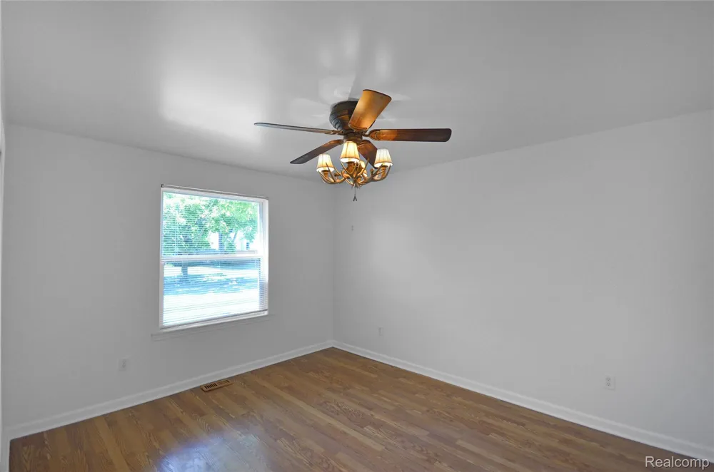 26550 Oakland Street Roseville City, MI 48066
