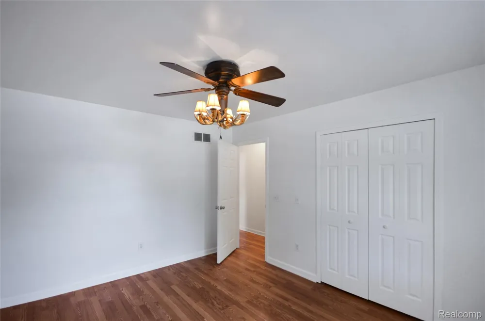 26550 Oakland Street Roseville City, MI 48066