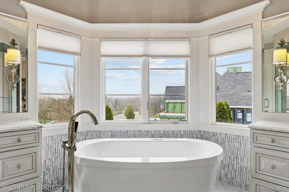 4911 Pinnacle Boulevard Oakland Charter Township, MI 48306