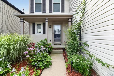 5082 Whispering Glen Trail