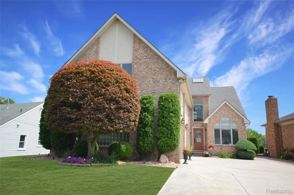 38048 Huron Pointe Drive Harrison Charter Township, MI 48045