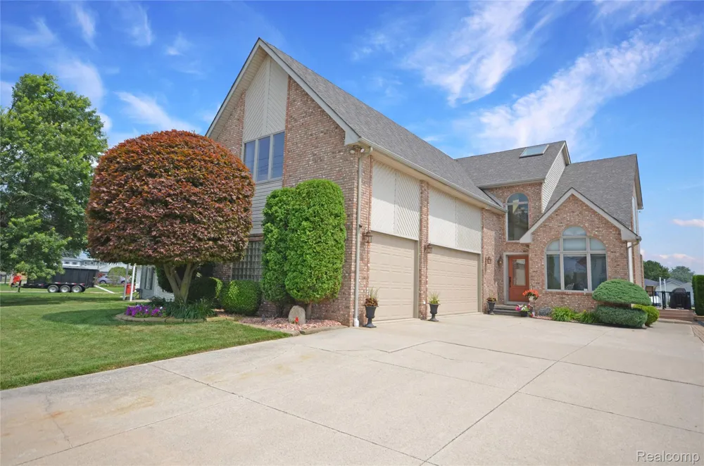 38048 Huron Pointe Drive Harrison Charter Township, MI 48045