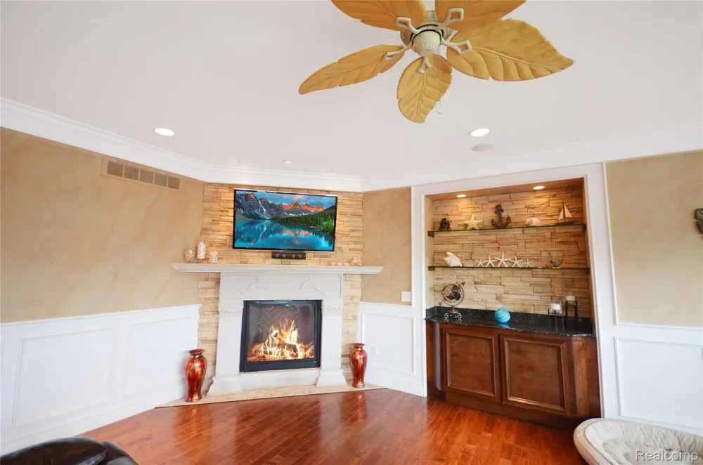 38048 Huron Pointe Drive Harrison Charter Township, MI 48045