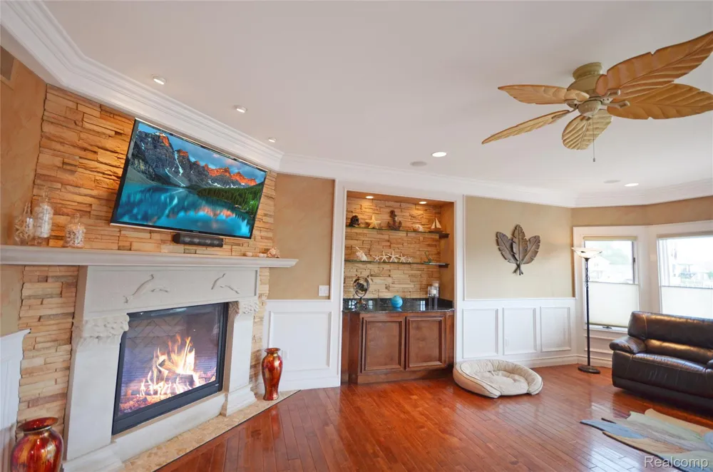 38048 Huron Pointe Drive Harrison Charter Township, MI 48045