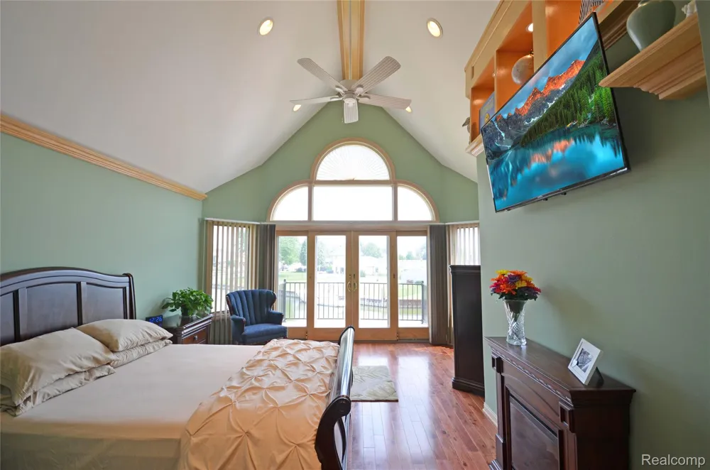 38048 Huron Pointe Drive Harrison Charter Township, MI 48045