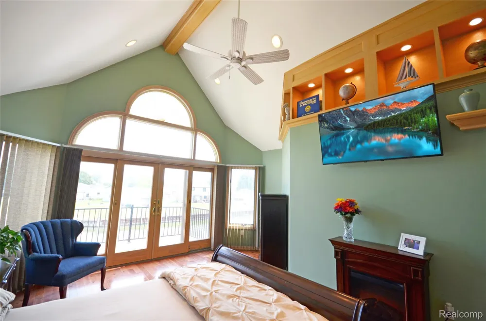 38048 Huron Pointe Drive Harrison Charter Township, MI 48045