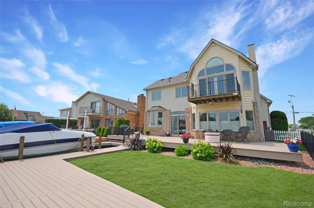 38048 Huron Pointe Drive Harrison Charter Township, MI 48045