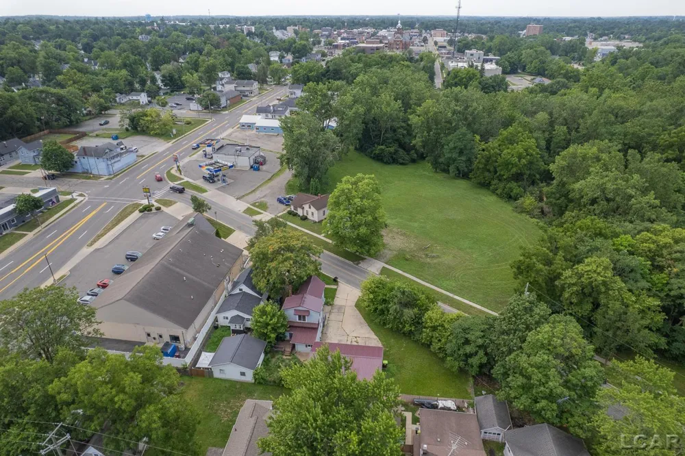 124 Bent Oak Avenue Adrian City, MI 49221