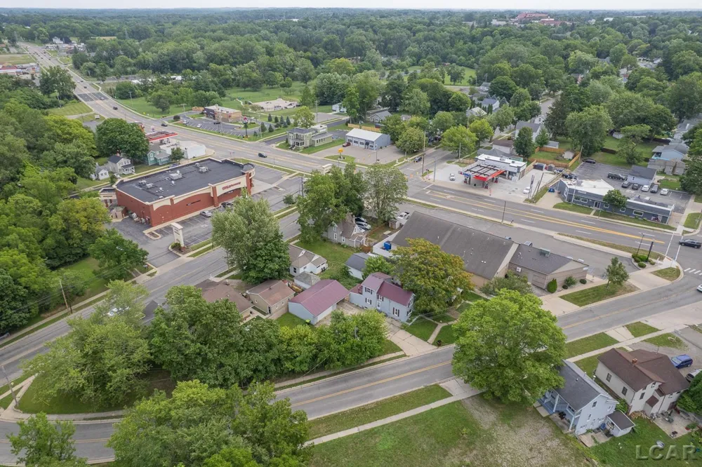 124 Bent Oak Avenue Adrian City, MI 49221