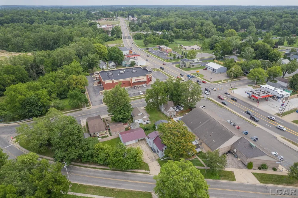 124 Bent Oak Avenue Adrian City, MI 49221
